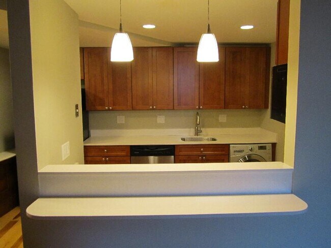 Building Photo - 17 Bow St