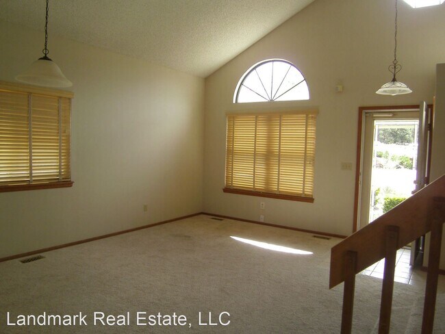 Foto del edificio - 3 br, 3 bath House - 525 Sinton Avenue