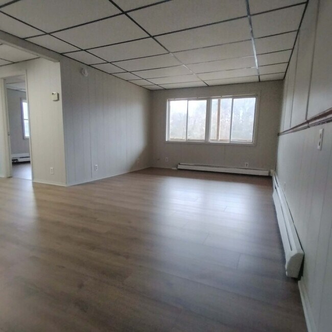 Foto del edificio - 3345 N Whitehall Rd