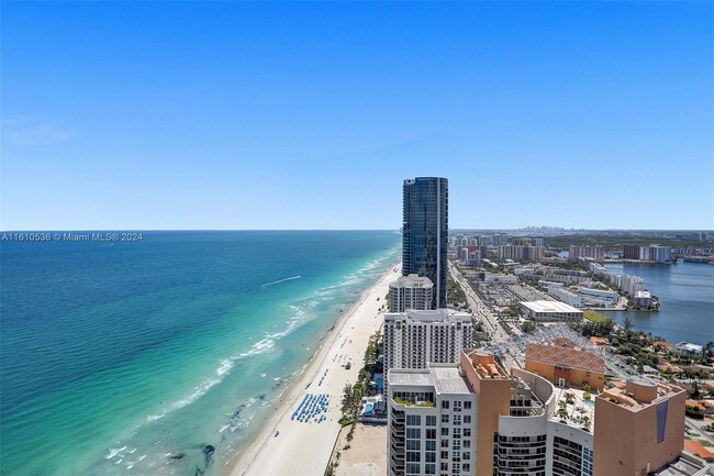 Foto del edificio - 18975 Collins Ave