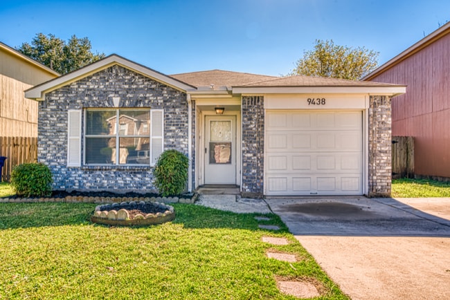 Building Photo - 9438 Celine Dr