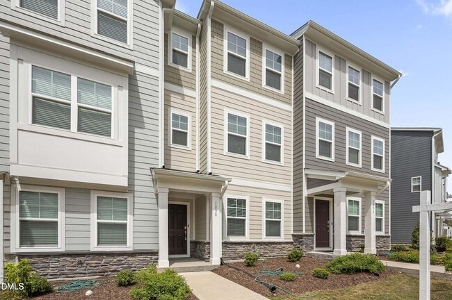 Building Photo - 1838 Woodall Crest Dr