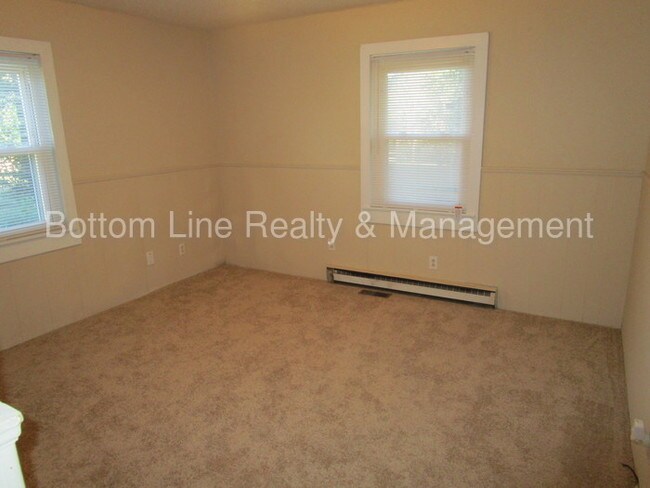 Building Photo - 107 Greentree Dr