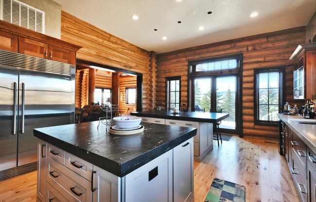 Foto del edificio - 715 Aspen Ln