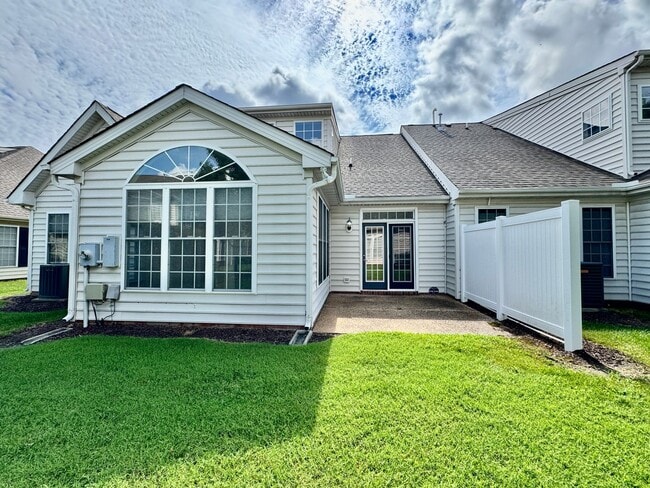 Building Photo - 3-Bedoom 1-Story Condo In Eagle Pointe! St...