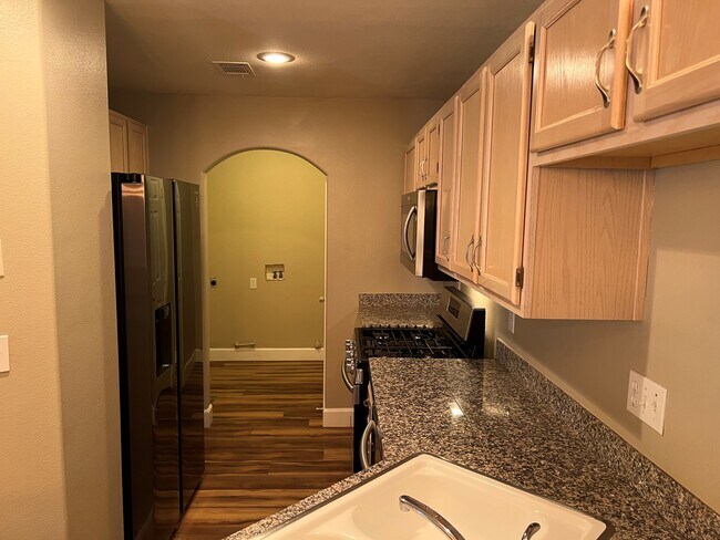 Building Photo - 910 Elegant Coral Ave