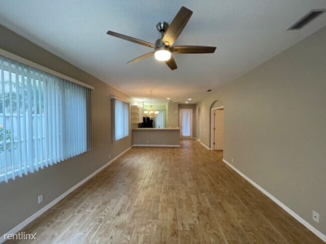 Building Photo - 2 br, 2 bath Townhome - 8536 54th Ave Cir E