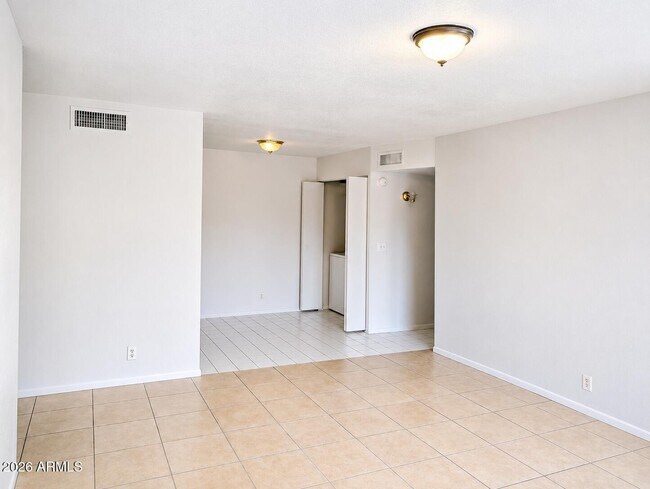 Building Photo - 2931 E Beck Ln