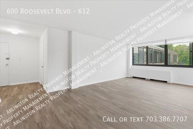 Photo - 600 Roosevelt Blvd House