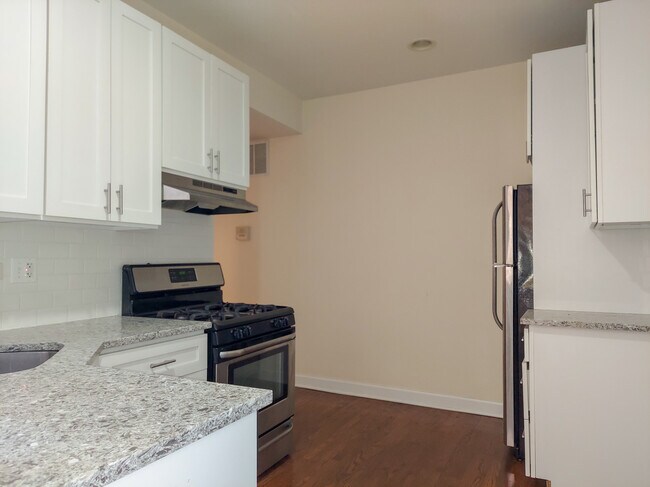 Building Photo - 4653 N Wolcott Ave
