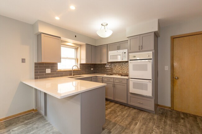 Foto del edificio - 8556 W Argyle St