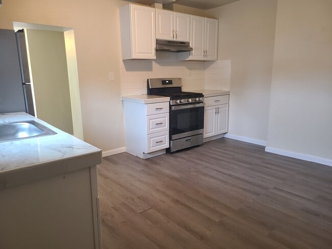 Building Photo - 31 Upland Ave