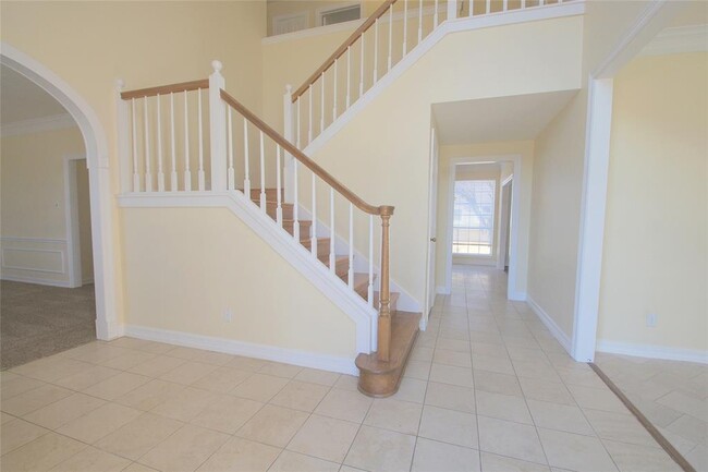 Building Photo - 2645 Braemar Ln