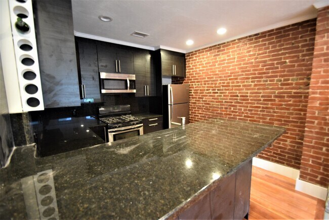 Foto del edificio - 1614 Beacon St