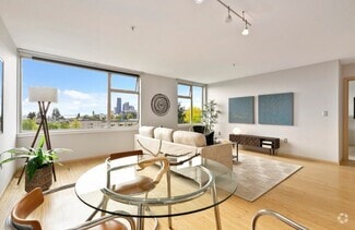 Building Photo - 425 23rd Ave S