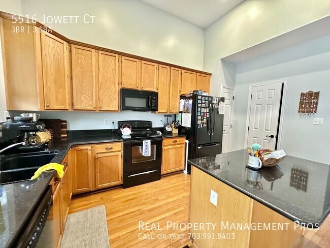 Foto del edificio - 5516 Jowett Ct