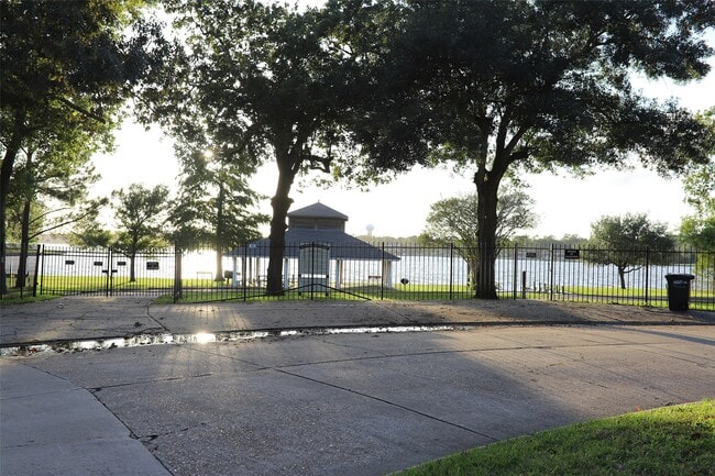 Building Photo - 307 Whitecap Dr