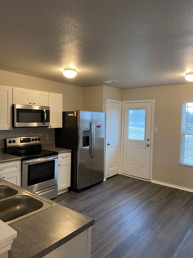Building Photo - SAVE $500!  Three Bedroom | Two Bathroom in Jonesboro