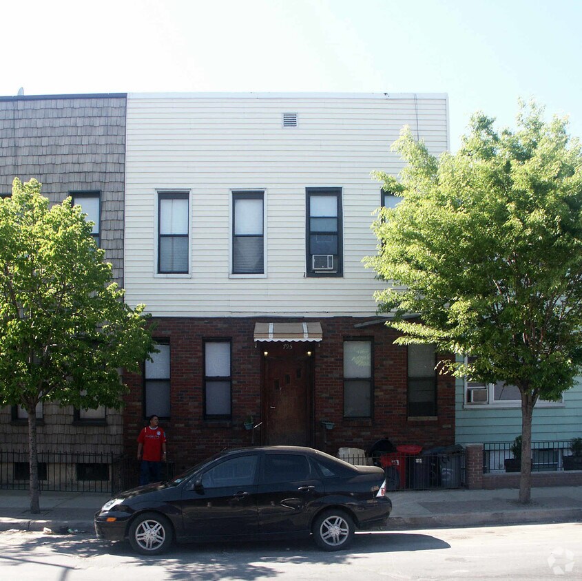 Foto principal - 795 Meeker Ave