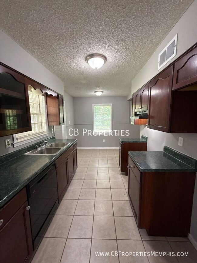Building Photo - 1043 Vinewood-