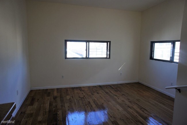 Building Photo - 5 br, 1 bath  - 766 Jackson Ave