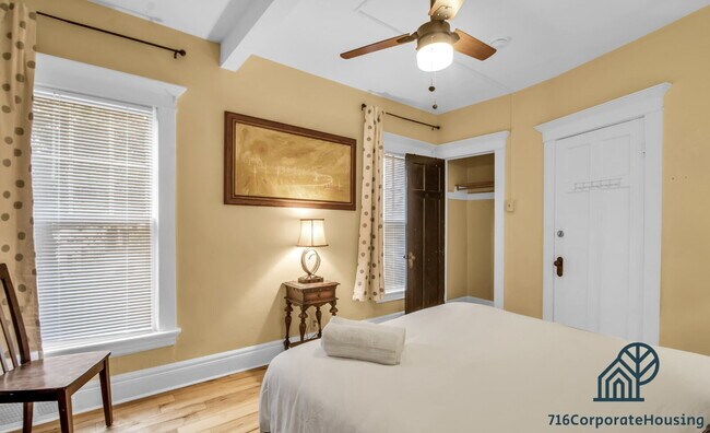 Building Photo - Furnished 1-Bedroom Apartment on Glendale Pl