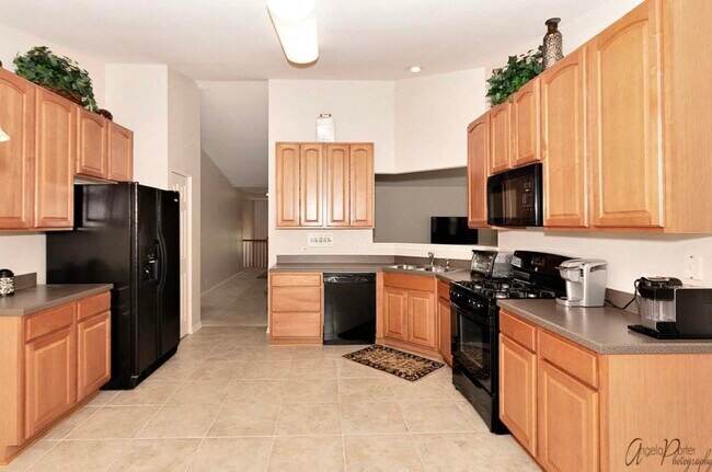 Foto del edificio - 404 Bay Tree Cir