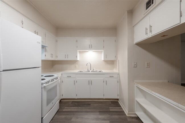 Building Photo - 525 12th St
