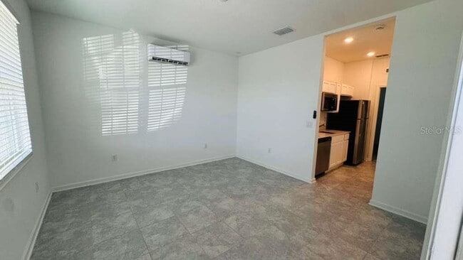 Building Photo - 657 Trotters Dr