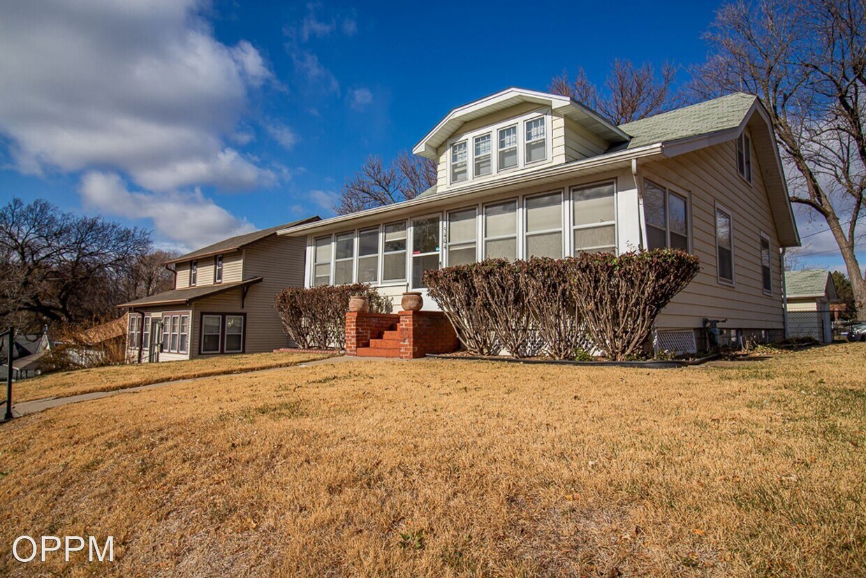 4 br, 1.5 bath House 5404 Pacific St House Rental in Omaha, NE
