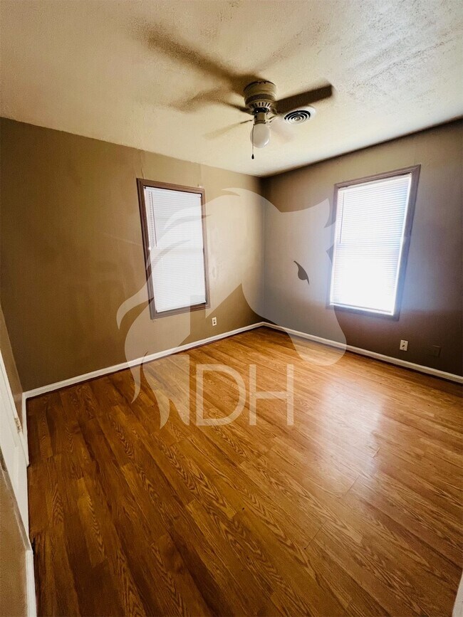 Foto del edificio - 1818 N Washington St