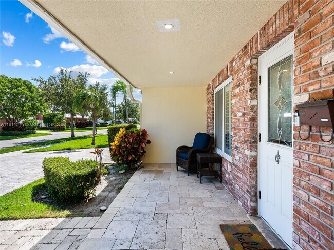 Foto del edificio - 2721 NE 45th St