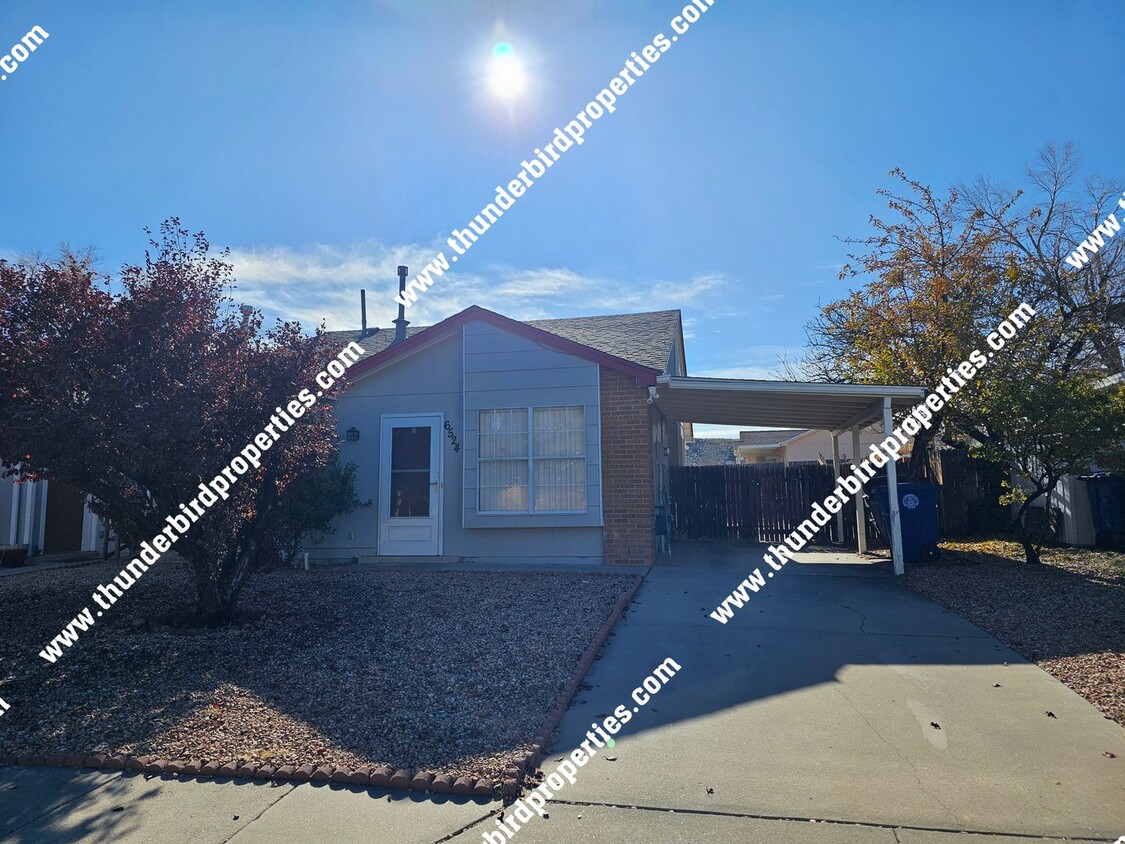 Primary Photo - Great 2 bedroom with refrigerated air!!