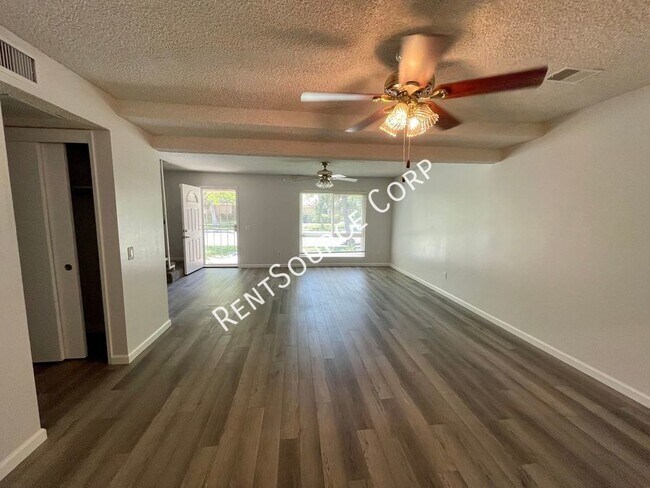 Building Photo - 3 Bedroom / 1 Full - 2 Half Bathroom Condo...