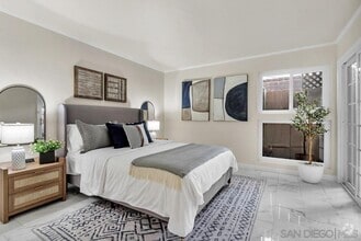 Building Photo - 2600 Torrey Pines Rd