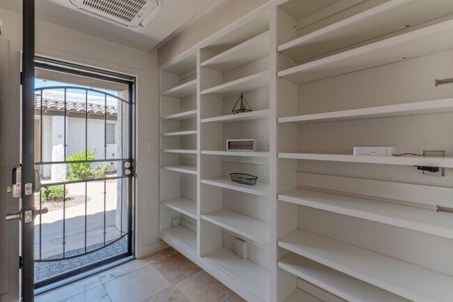 Foto del edificio - 2400 N 71st St