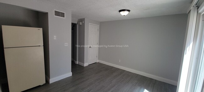 Building Photo - 2648 Sunrise Village Dr