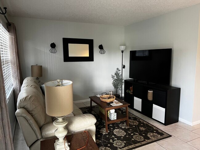 Building Photo - 200 Saint Lucie Ln