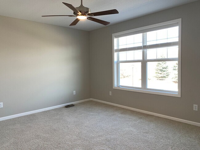 Building Photo - Big Lake spacious end unit, like new, FOR ...