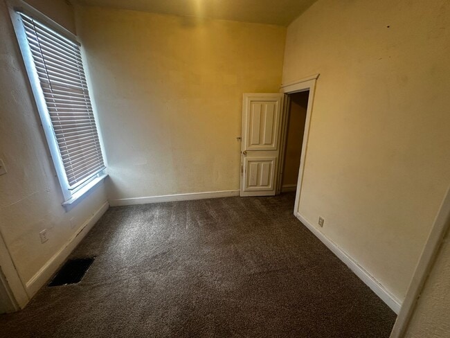 Building Photo - 1017 Ridenbaugh St