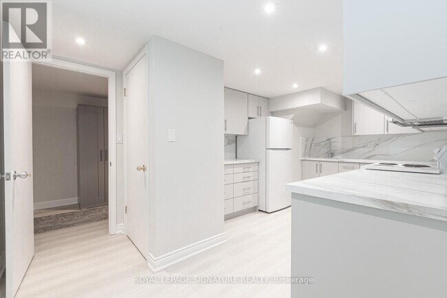 Building Photo - 14 Canerouth Dr