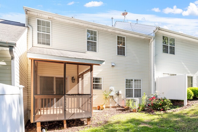 Building Photo - 1 Edgebrook Cir