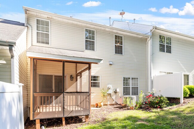 Foto del edificio - 1 Edgebrook Cir