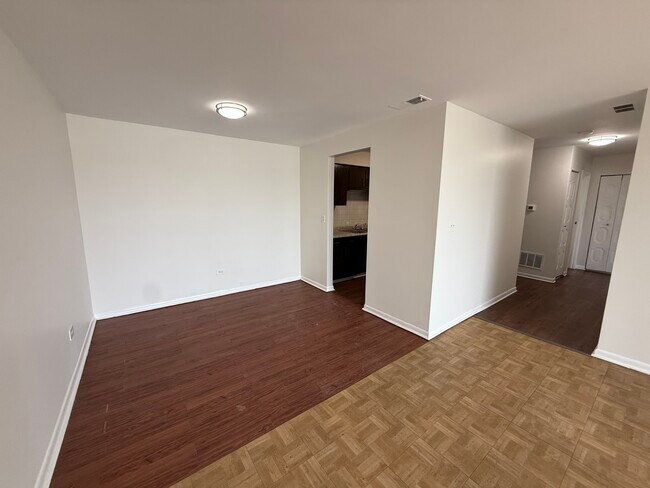 Foto del edificio - 2310 N Harlem Ave