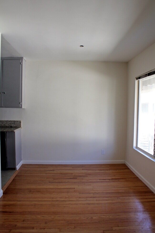 Building Photo - 3345 Mentone Ave
