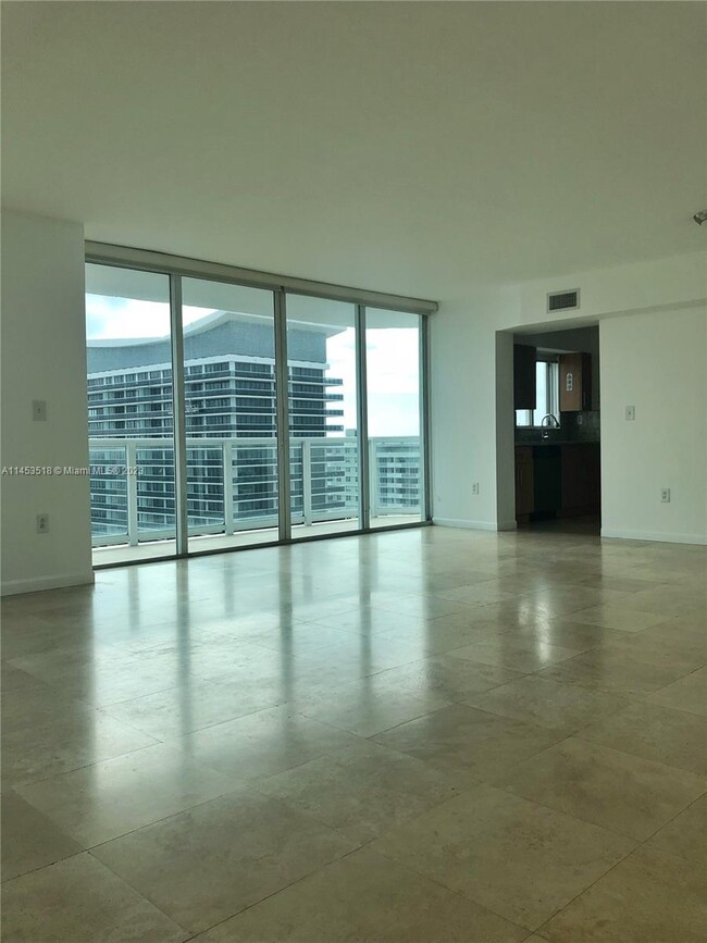 Foto del edificio - 5900 Collins Ave