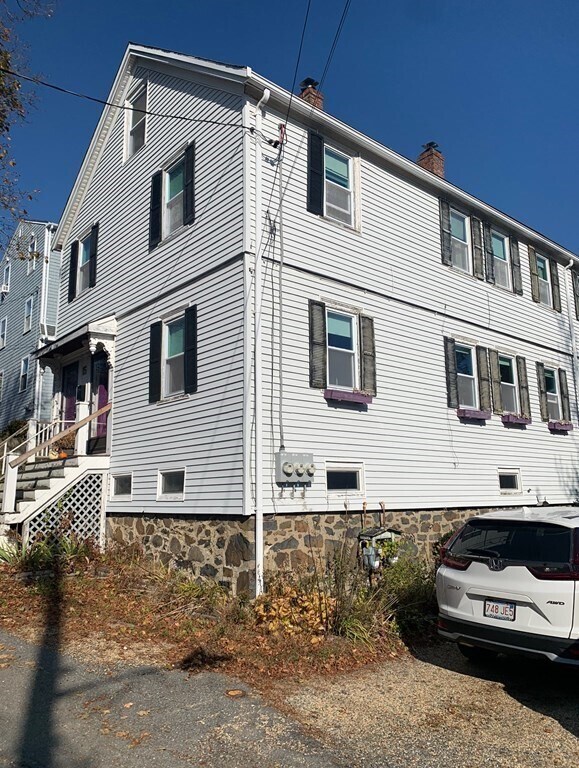 15 Hillside Ave Unit 1, Marblehead, MA 01945 Apartment for Rent in