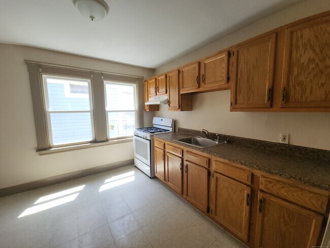 Foto del edificio - 64 Ellsworth Ave