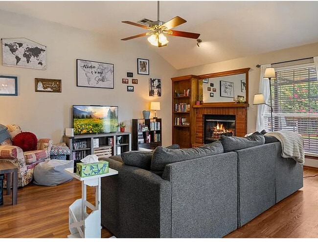 Building Photo - 709 Golden Eagle Dr