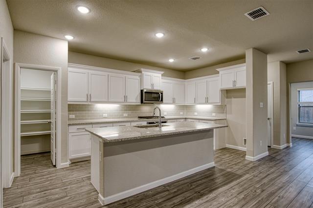 Foto del edificio - 496 Fox Ridge Dr
